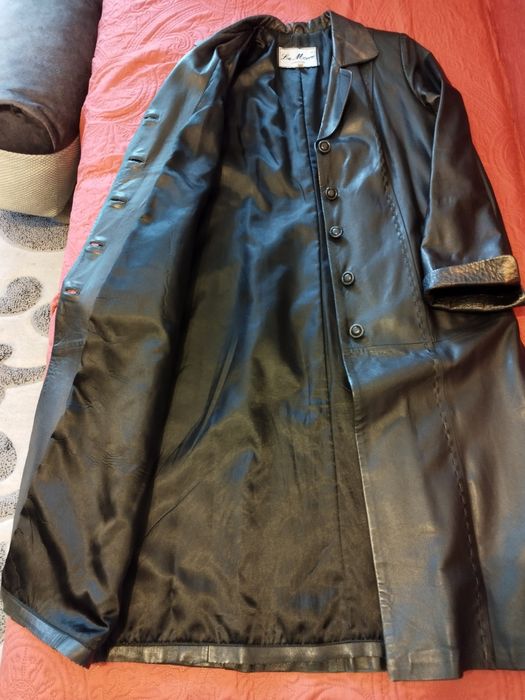 Шкіряний жіночий плащ