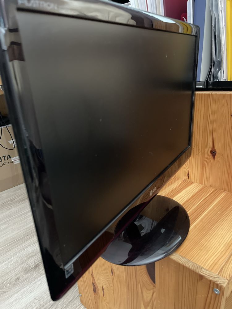 Monitor LG Flatron E2240 – 21.5”, Full HD, sprawny