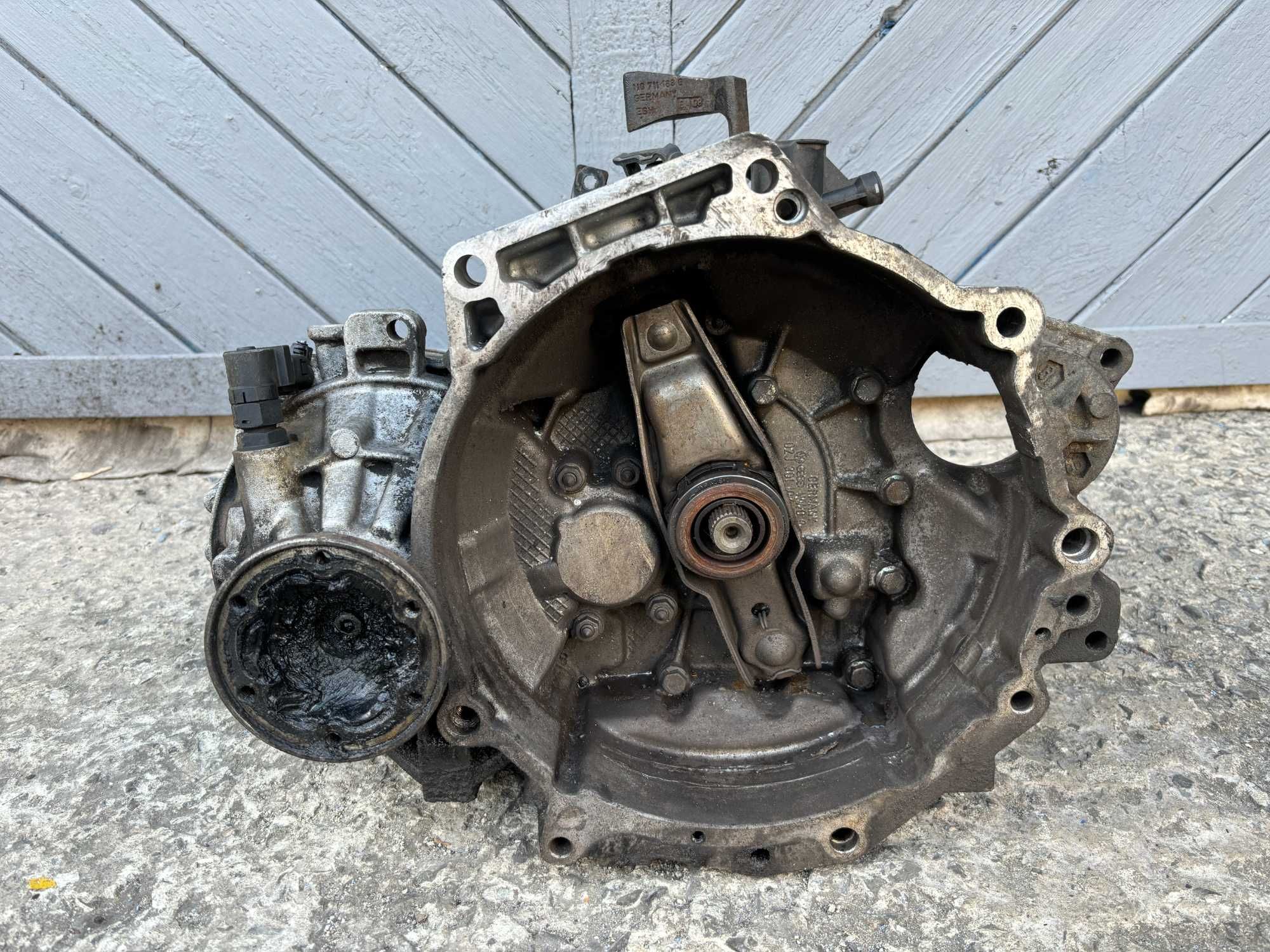 КПП коробка передач Volkswagen Passat B3 B4 1.8 2.0
