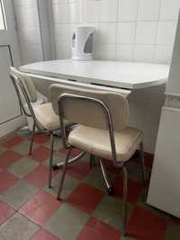 Mesa de cozinha e cadeiras