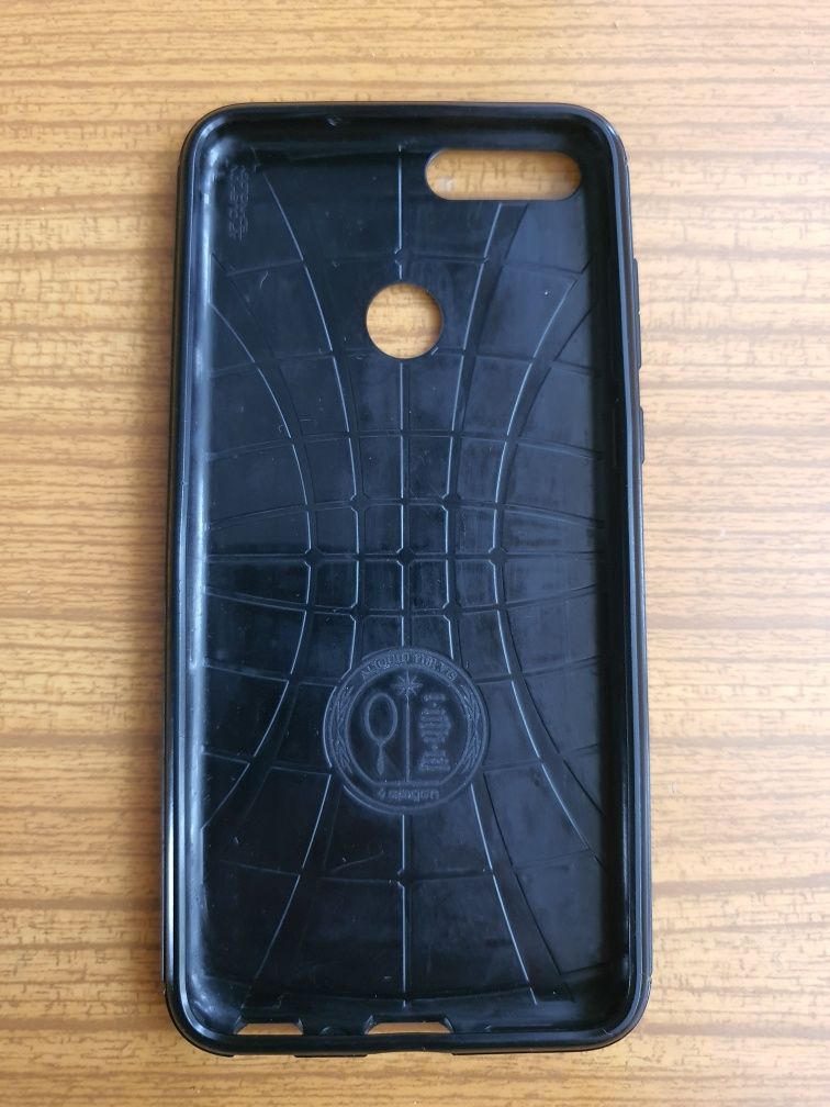 Etui Spigen Huawei P Smart
