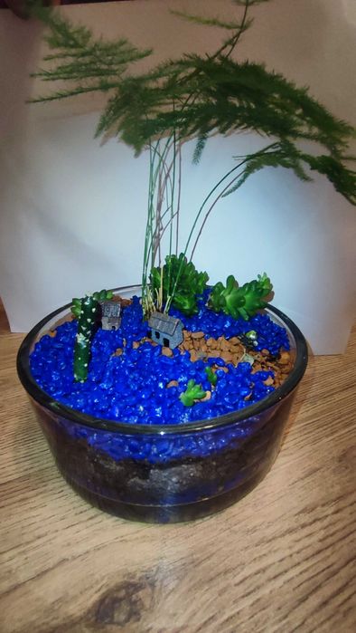 Las w szkle, kompozycja kwiatowa