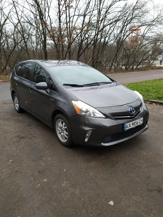 Toyota Prius V  Тойота Пріус