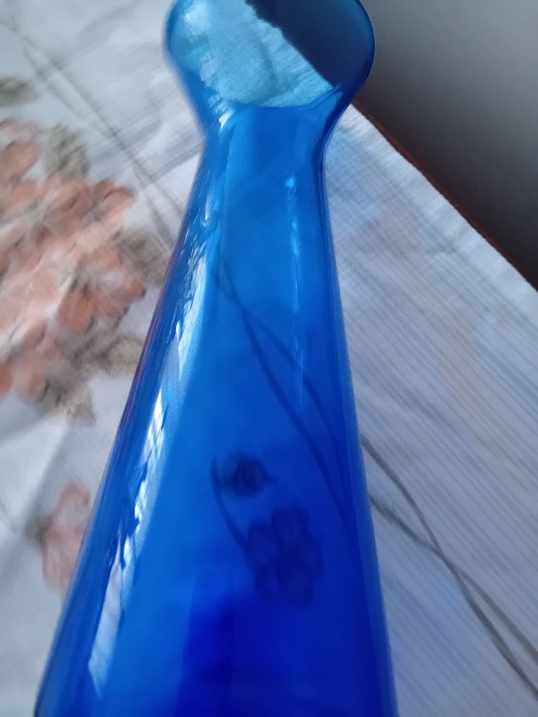 Niebieski wazon szklany