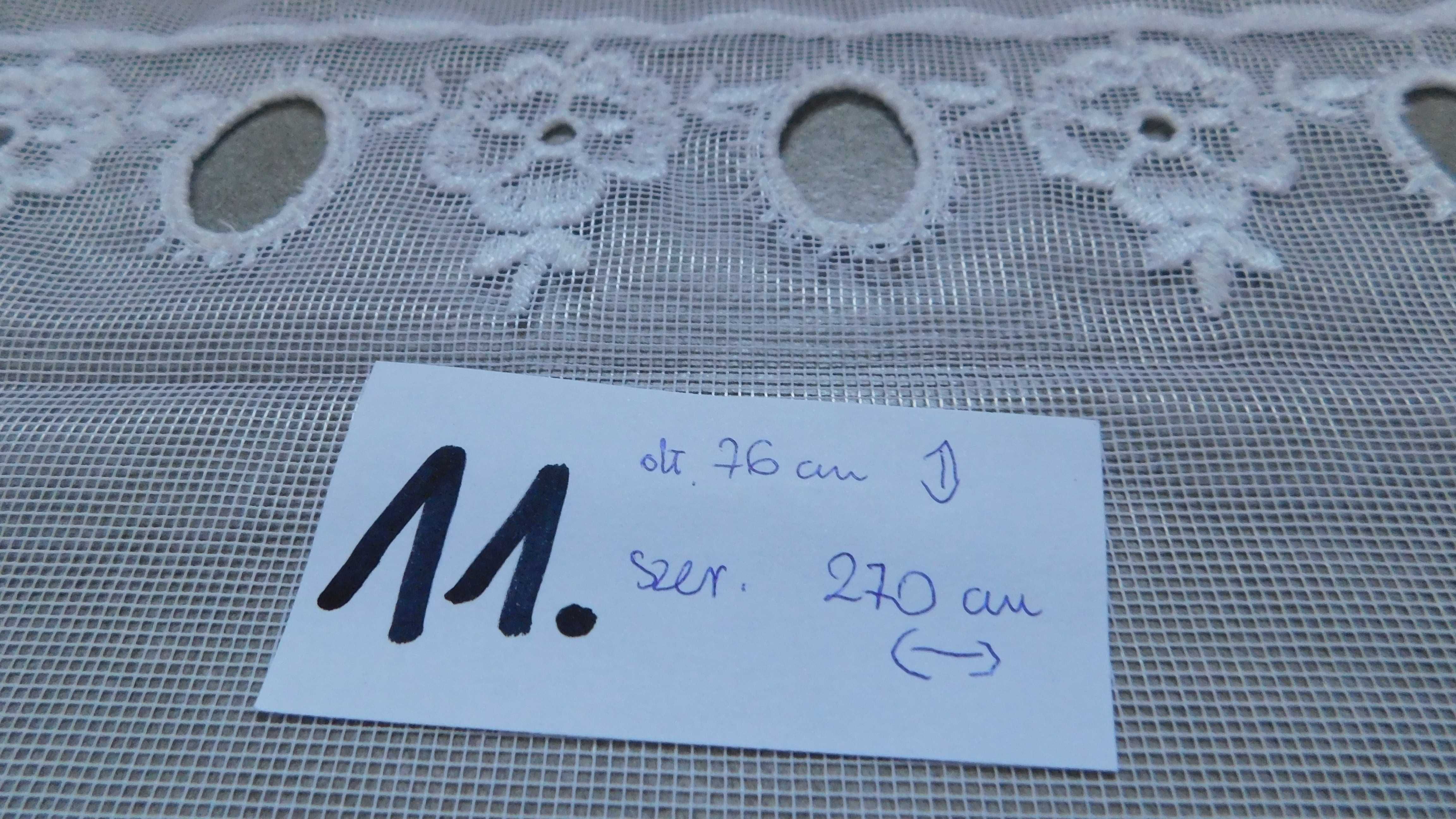 Krótka firana biała z haftem dł. 76cm i szer. 270cm