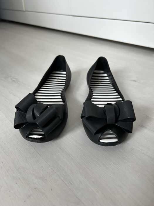 Czarne baleriny z odkrytym palcem i z kokardką loft37 36/37