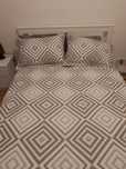 Cama Casal Branca c/ Arrumação