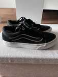 Vans rozmiar 35 trampki chłopięce.