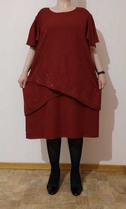 Нарядна сукня вільного крою оздоблена бісером 62-64 розміру