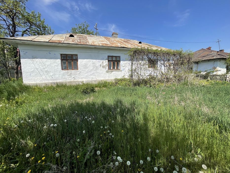 Дві земельні ділянки під забудову