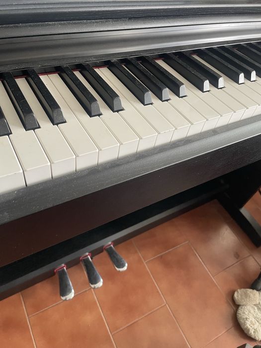 Yamaha YDP-143 Arius