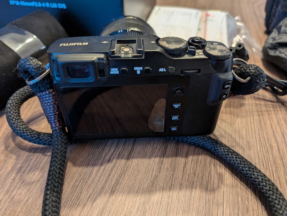 Fujifilm X-E3 + XF 18-55 + akcesoria (futerał, karty, lampa, pasek)