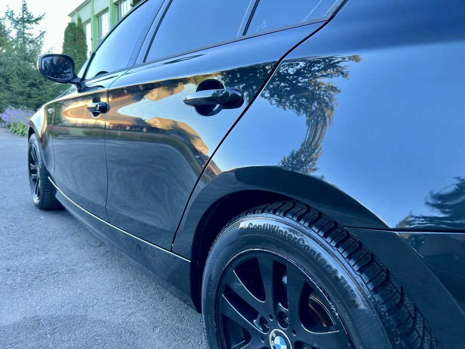 У продажy BMW 2.0 Бензин.Автомат