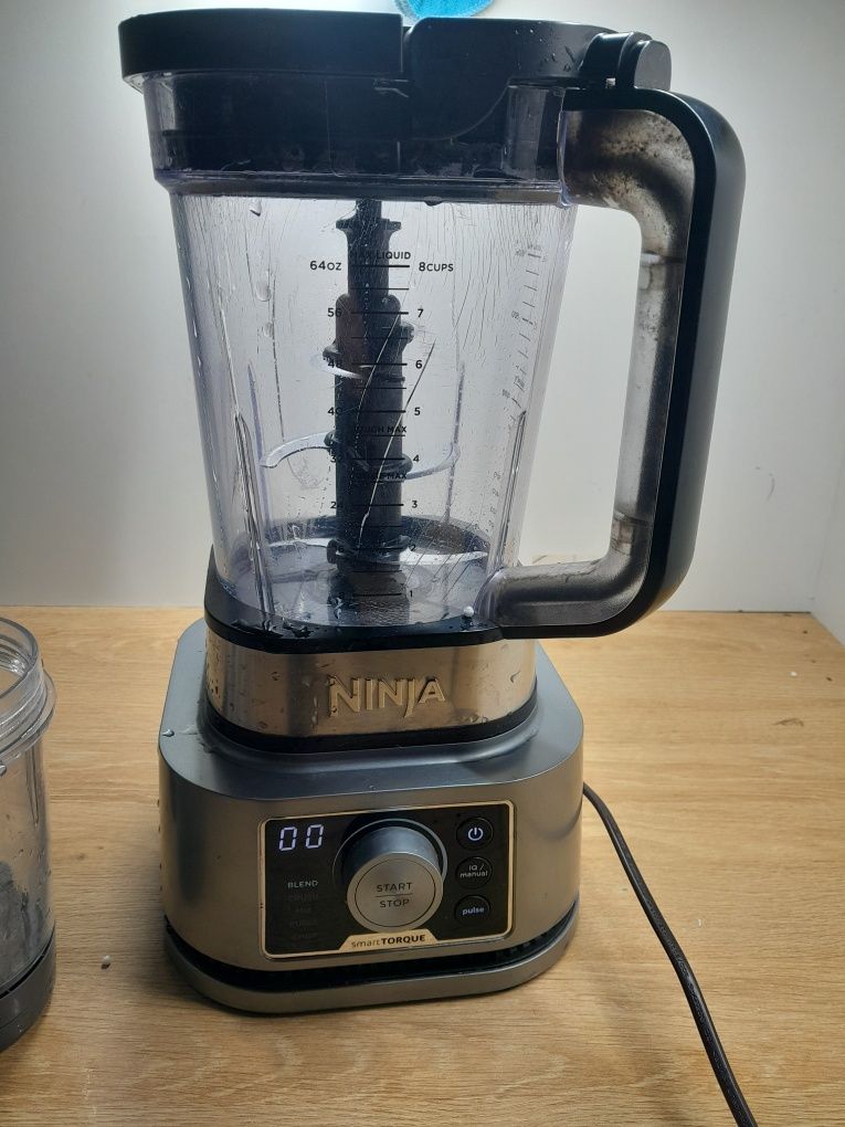 Blender ninja 1200w cb350eu 3 w 1 mocny, pęknięty jeden pojemnik