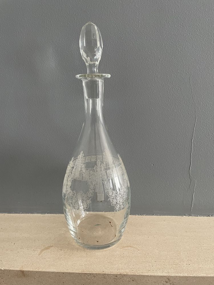 Garrafa de cristal lapidada à mão
