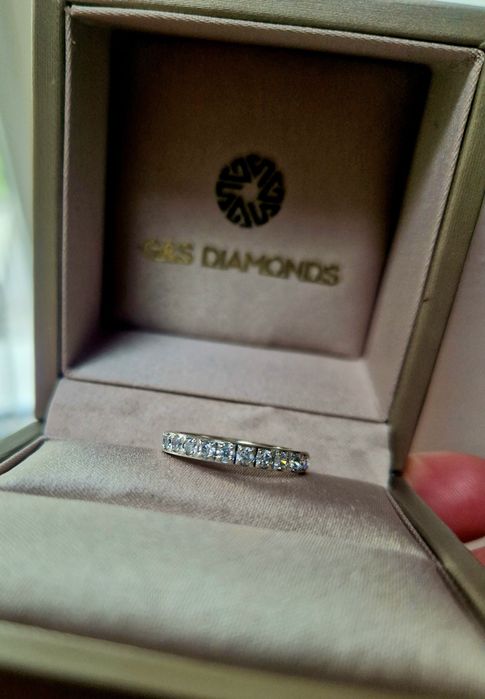 Cudowna obrączka eternity