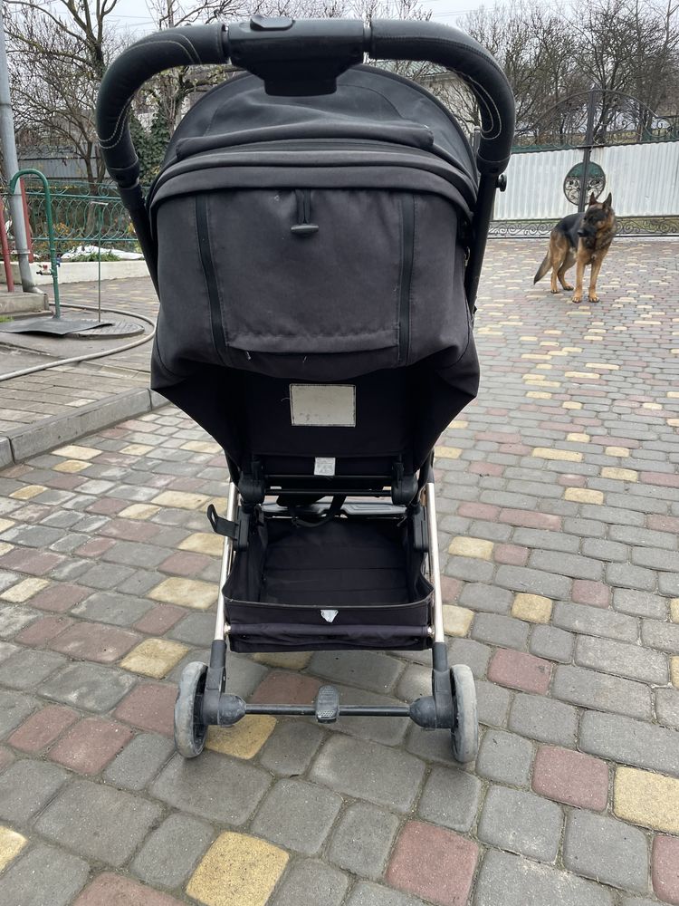 Продам прогулянкову коляску