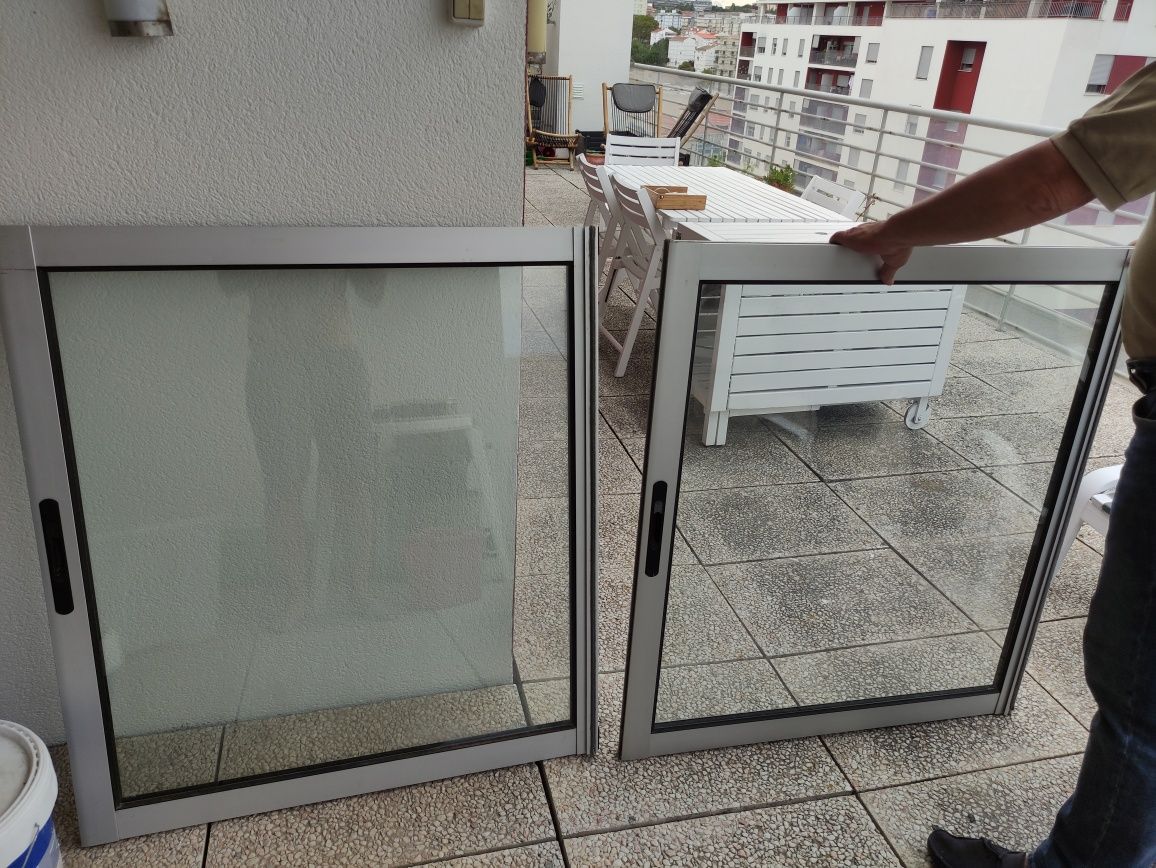 Duas janelas vidro duplo de correr 104 cm altura por 93 comprimento