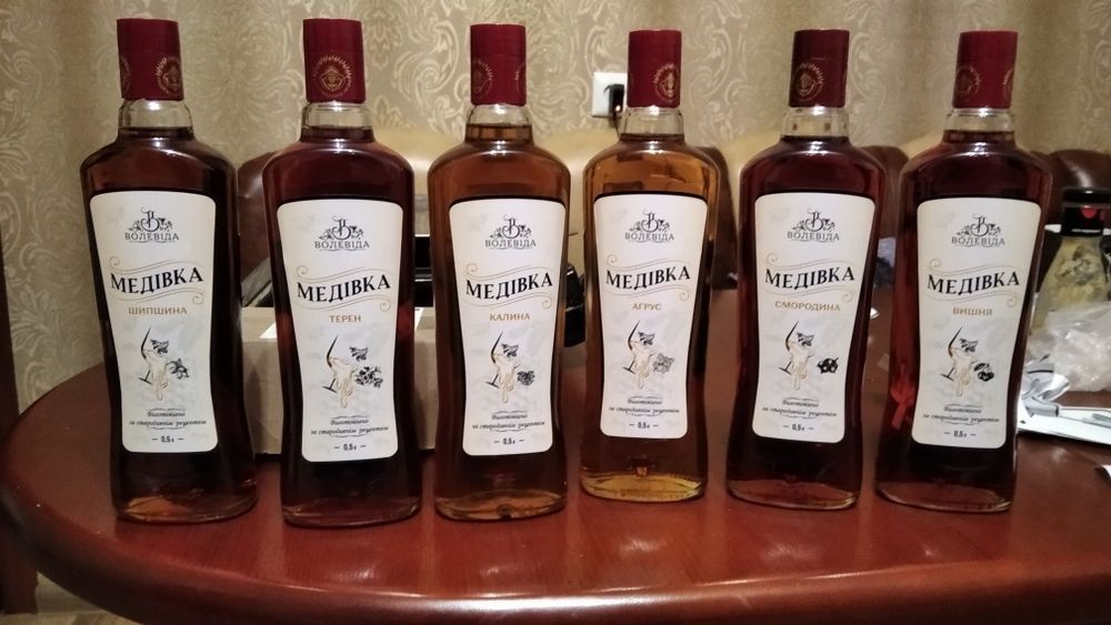 Мед з додаванням ягід