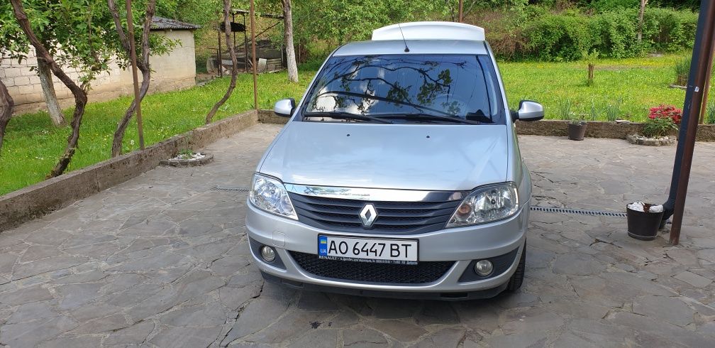 Renault logan silver line