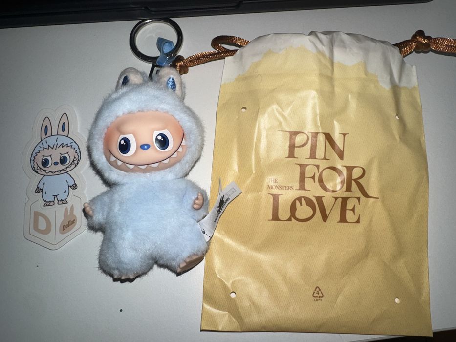 Labubu Pin for Love, POPMART, Letra D