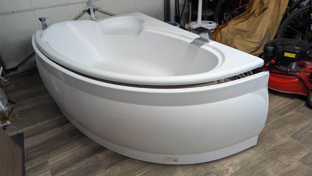 Wanna narożna Besco Finezja, nowa obudowa 170 x 110
BESCO Wanna narożn