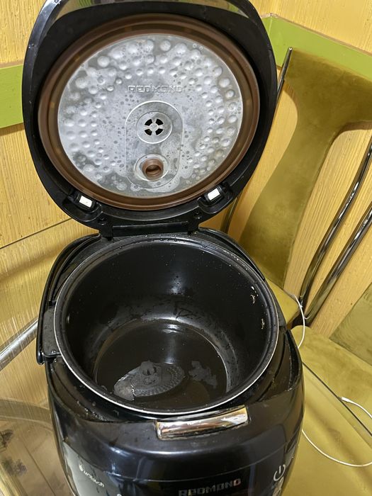 Мультиварка Redmond RMC-M90