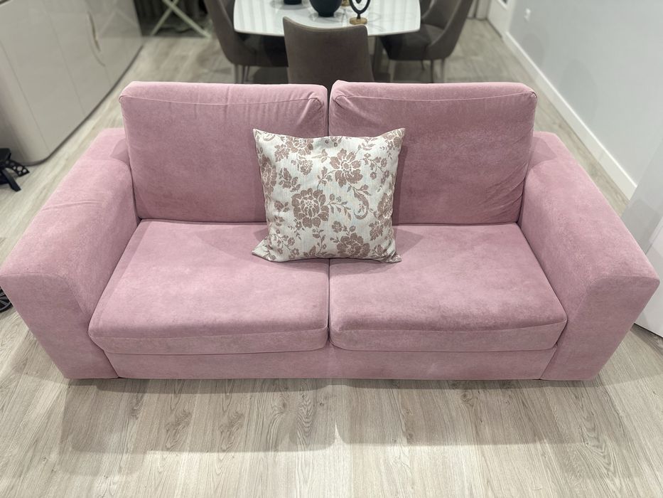 Sofá cor de rosa