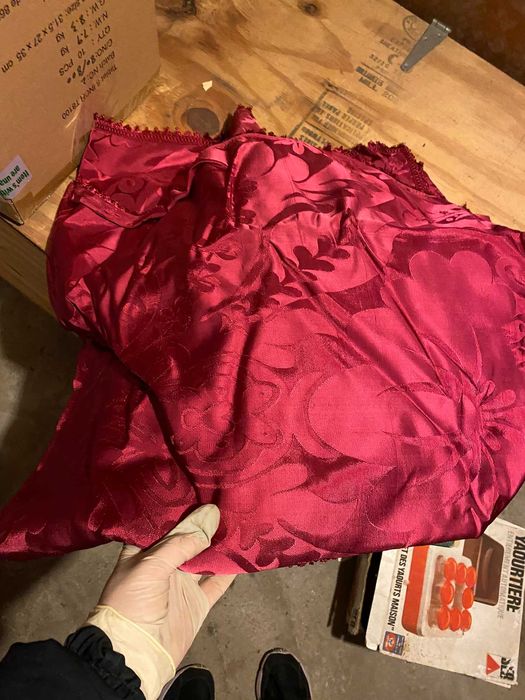 colcha antiga vermelha viva