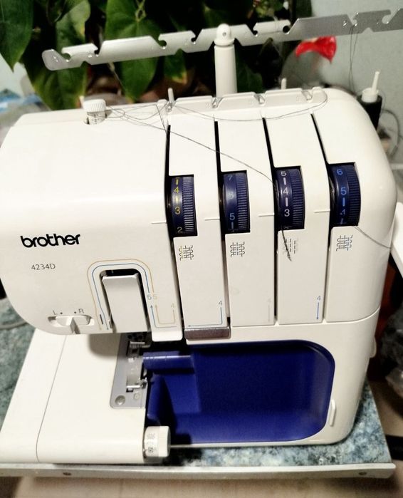 Оверлок Brother 4234D Швейна машина машинка