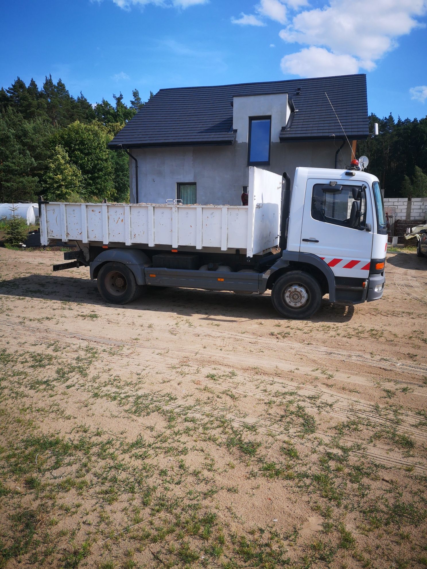 Wywrotka mercedesa atego