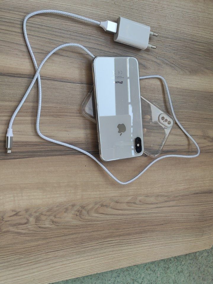 iPhone X 64GB szkło hartowane, znikome ślady używania