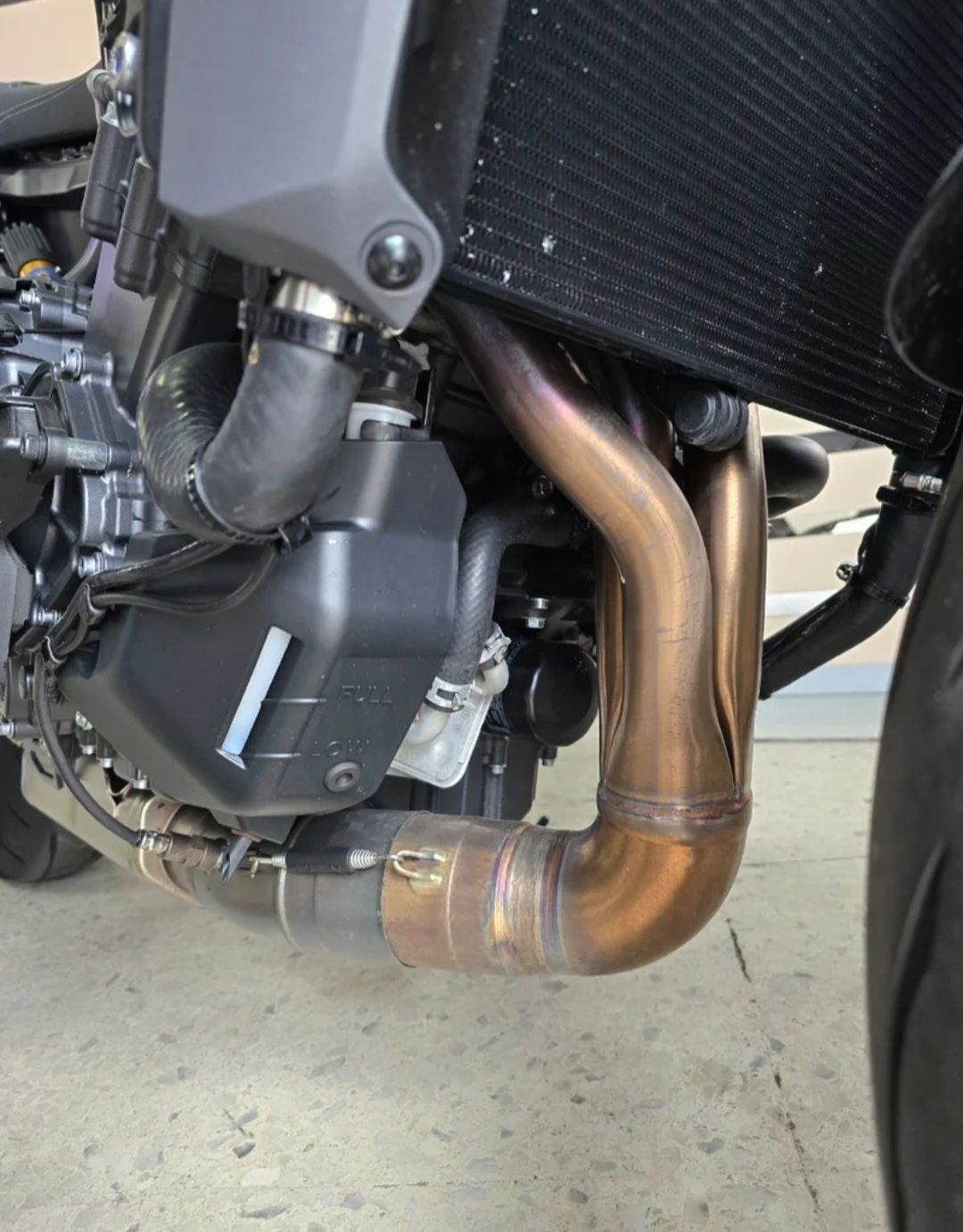 Akrapovic mt 09 2025