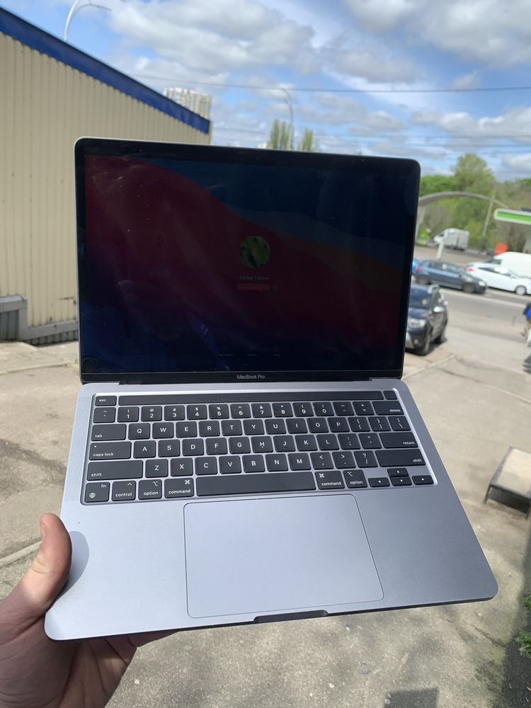 Продам маккбук MacBook Pro 13-inch M1 2020 a2338