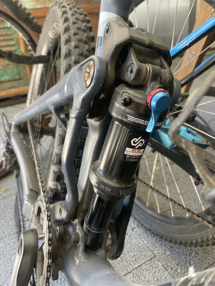 Bicicleta FOCUS MTB Full Suspension FOX 34