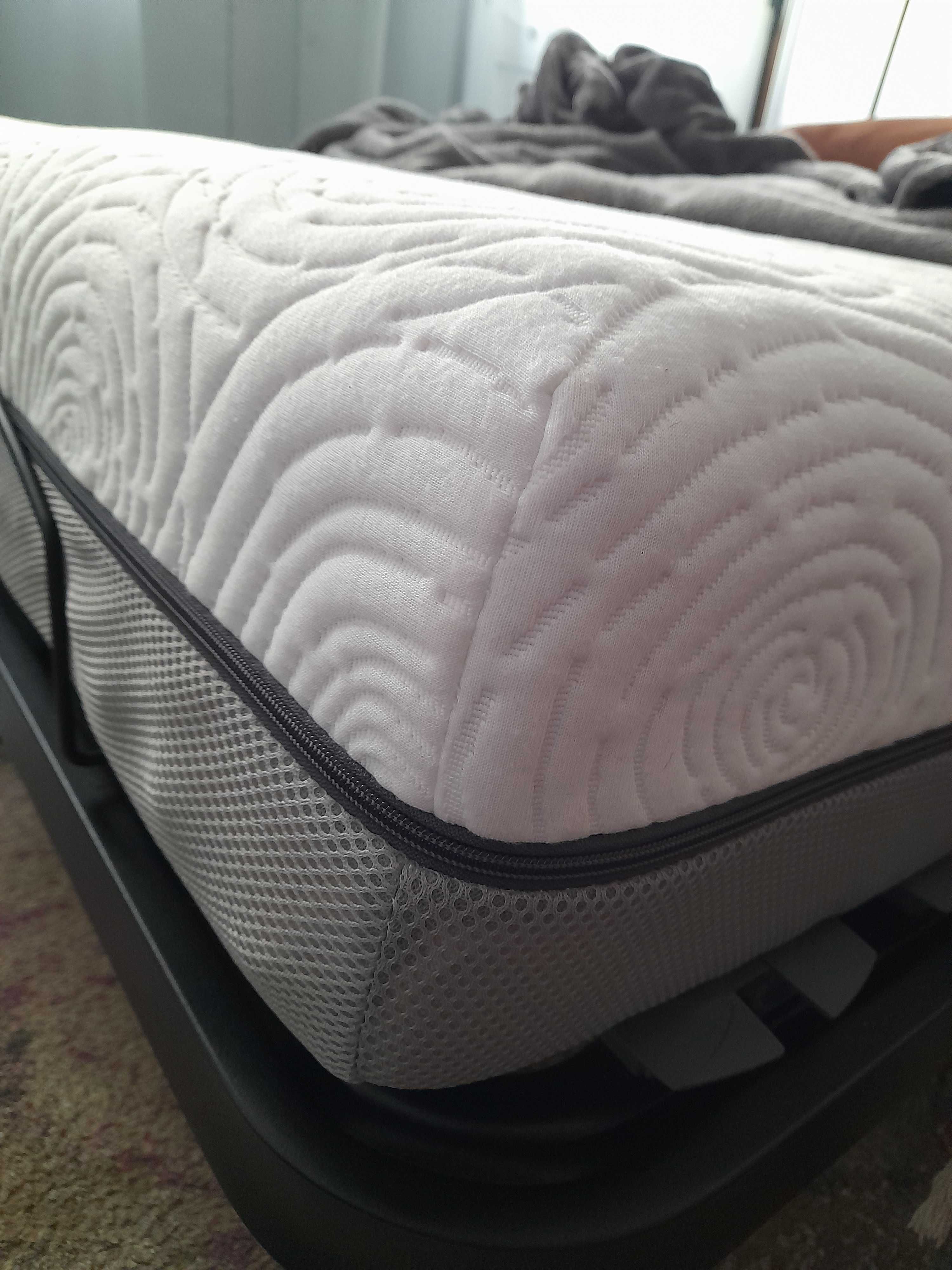 Cama articulada com colchão anti-escaras