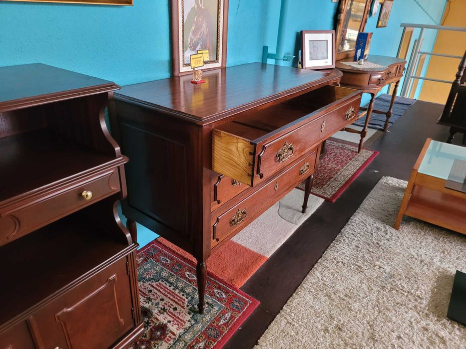 Cómoda antiga três gavetas - Bom estado geral