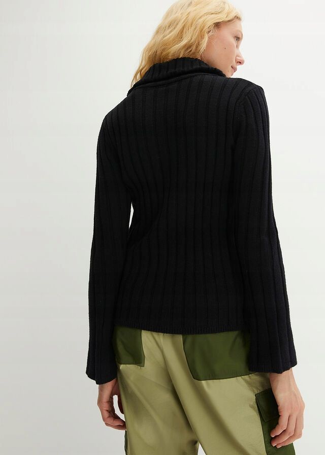 B.P.C sweter czarny ze stójką i z zamkiem 36/38.