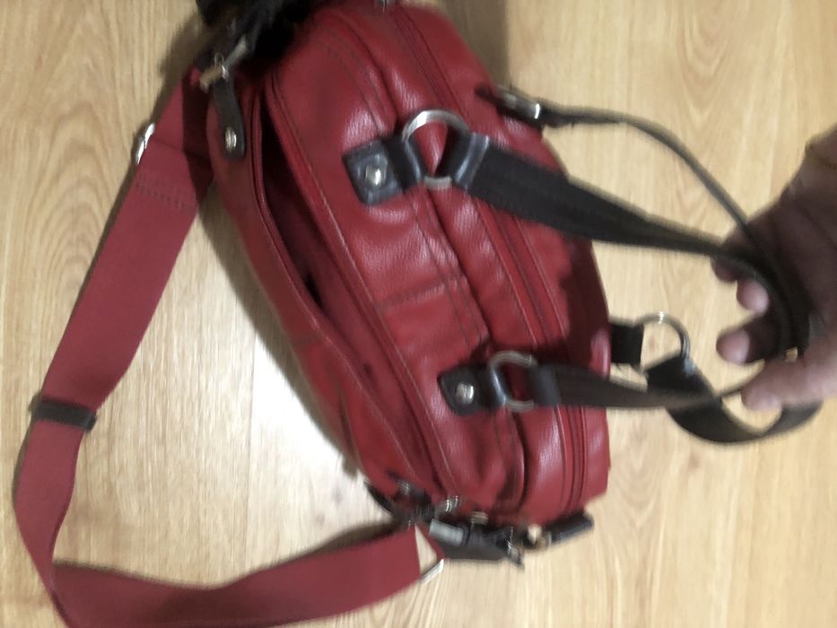 Carteira pequena vermelho e castanho escuro Segue…