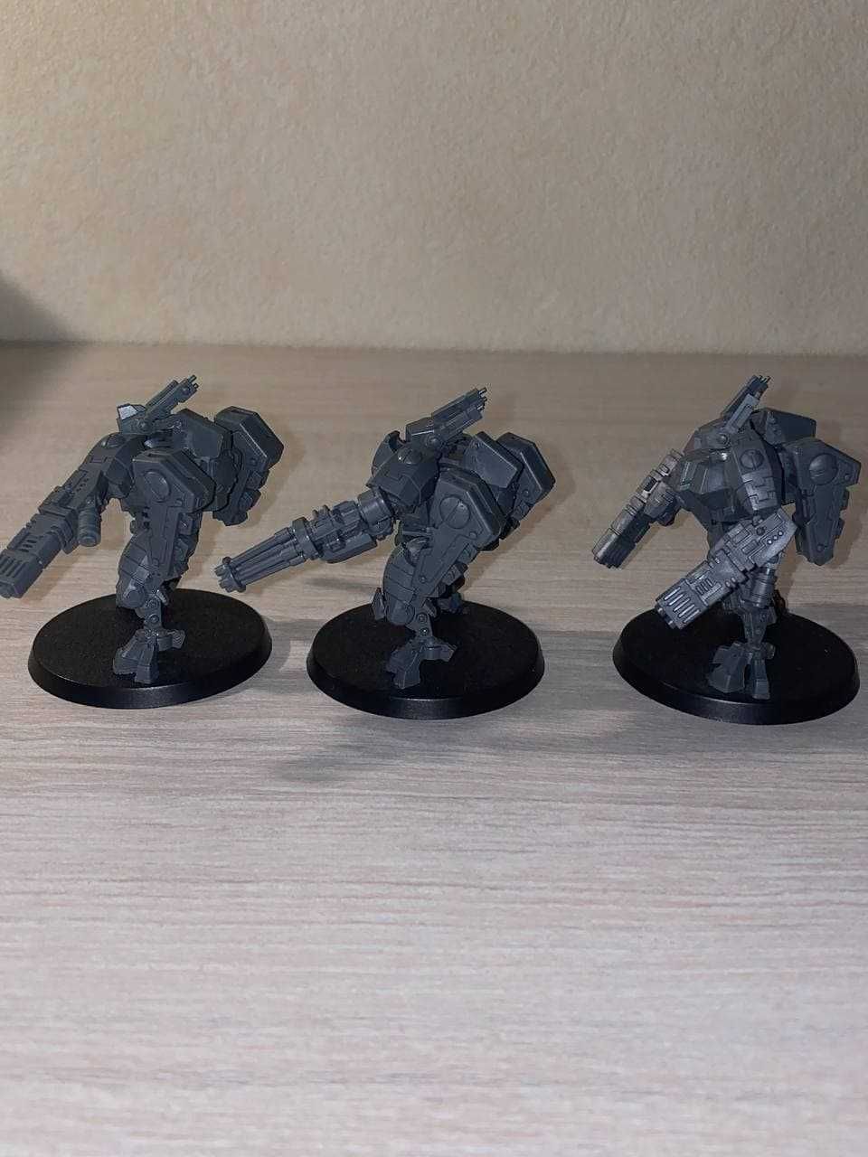 Warhammer 40,000 Tau empire XV8 Crisis Battlesuit Team