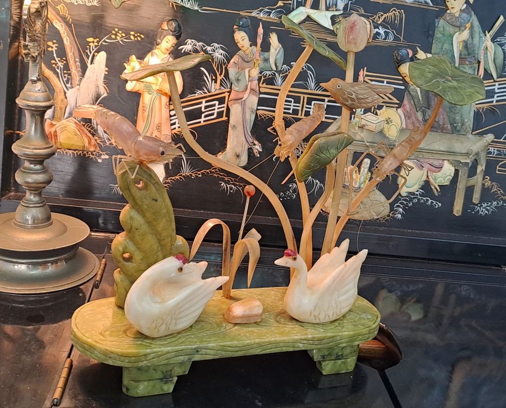 Linda escultura em pedra Jade