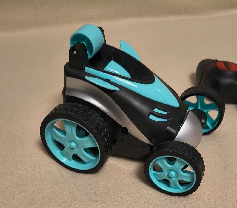 Samochód RC 360° Stunt obrotowy kaskaderski z pilotem na baterie 10+