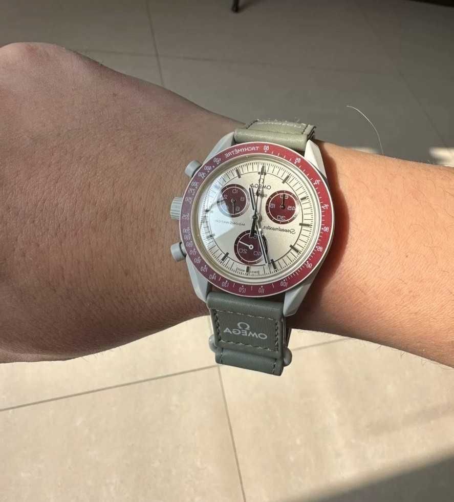 Zegarek Omega x Swatch So33M101, inspiracja Plutonem
