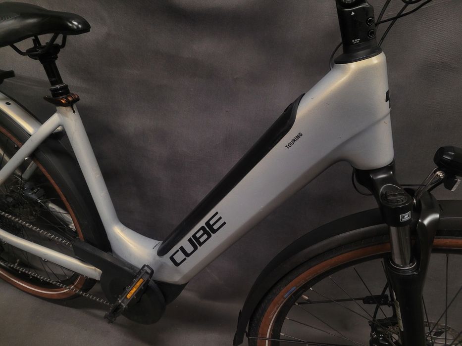 Rower elektryczny Cube Touring Hybrid 625 PRO_ Shimano_ Bosch Smart