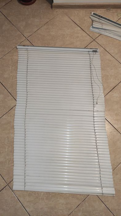 Żaluzja aluminiowa biała 122 x 78 cm