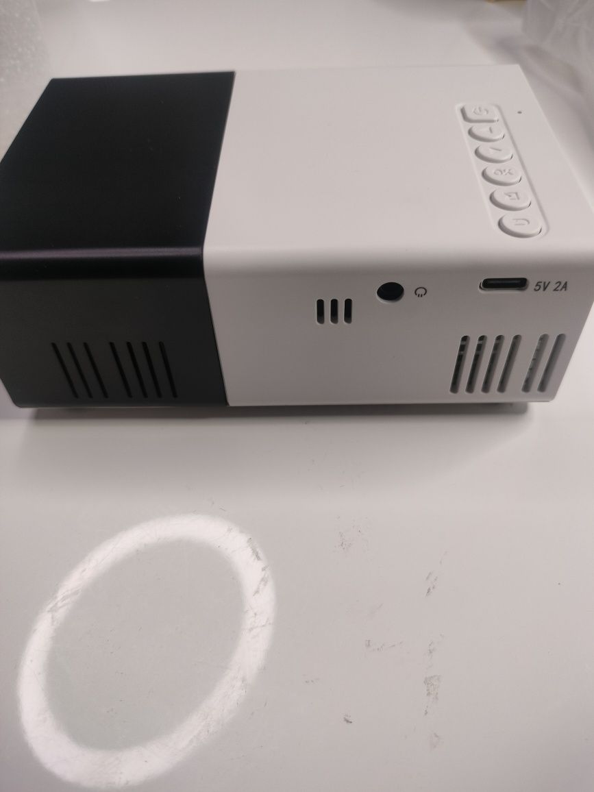 Projektor YG300 - czarny