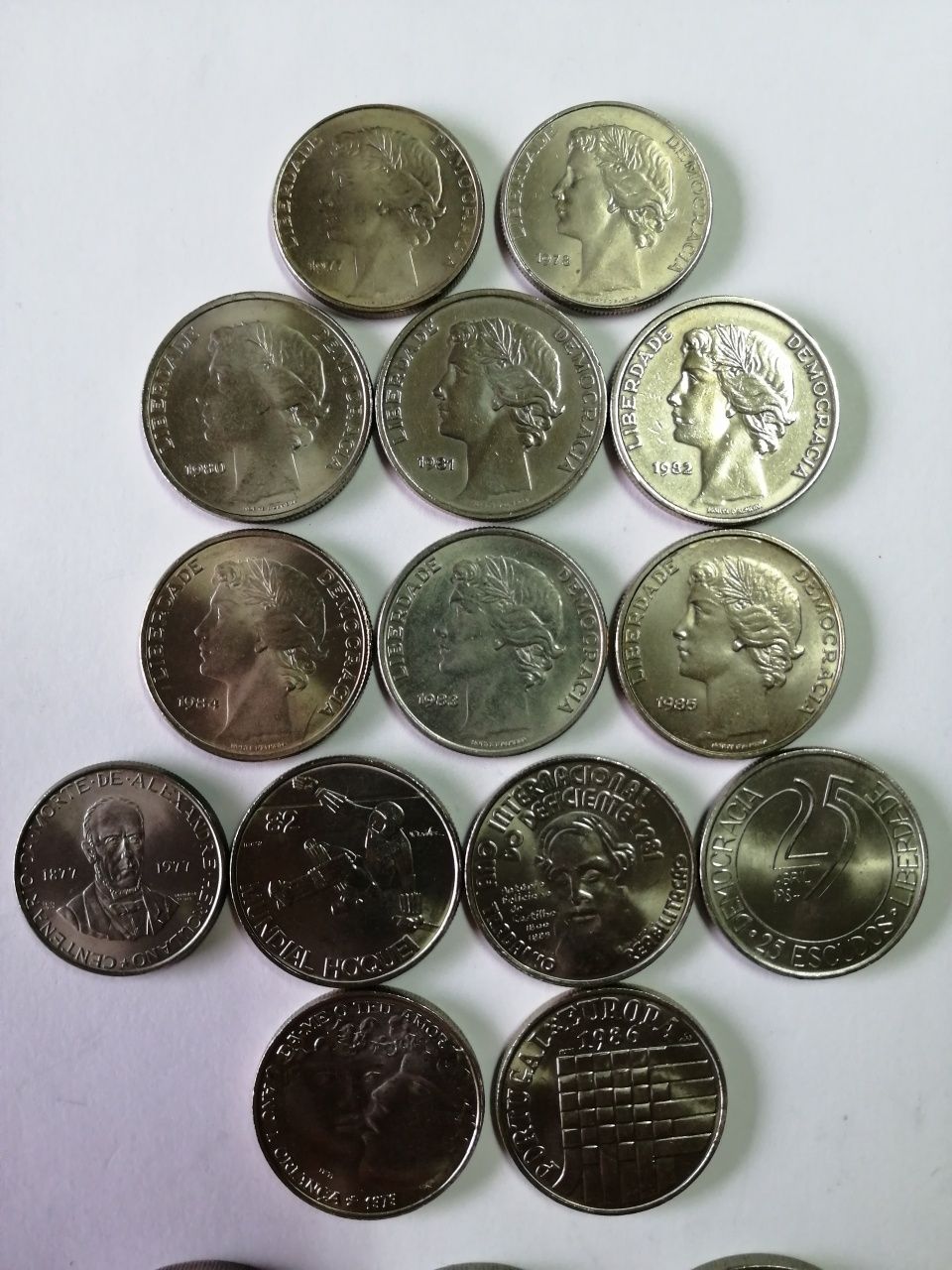 Moedas dos escudos novas