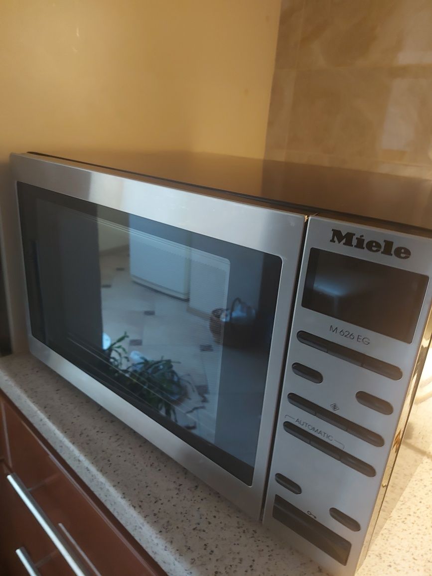 Мікрохвильова піч Miele M626EG