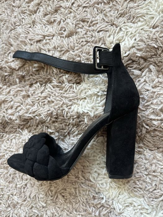 Продам босоніжки