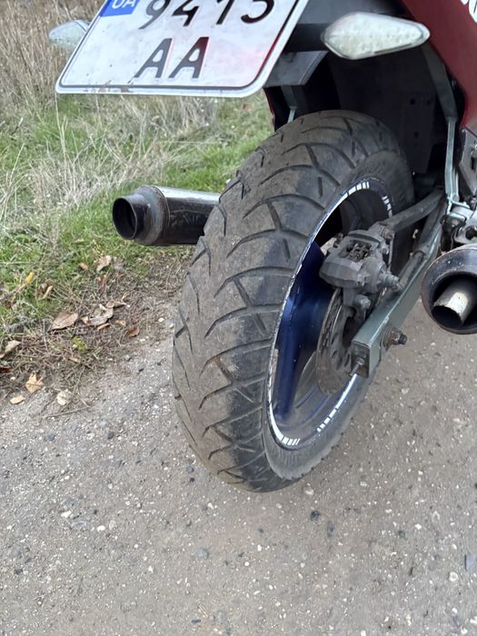 Мотоцыкл Сузуки 600 на ходу